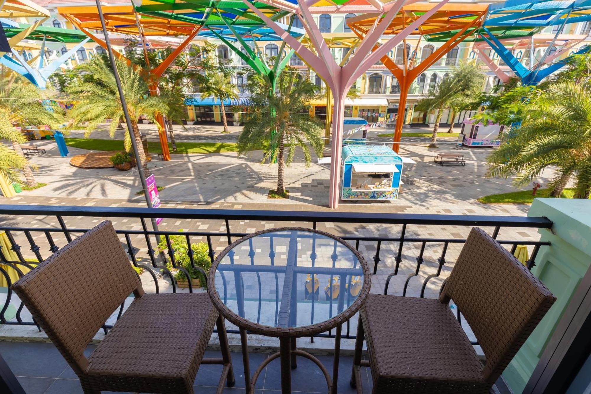 Solea Hotel Grandworld Дуонг-Донг Экстерьер фото